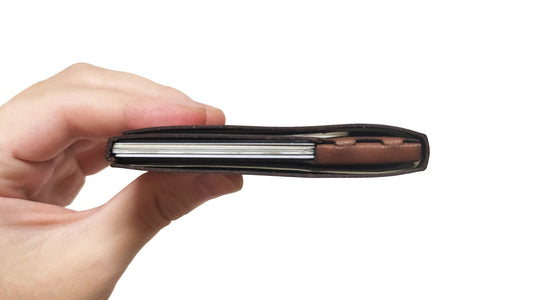 世界最小級の2つ折り革財布『UNIVERO』誕生